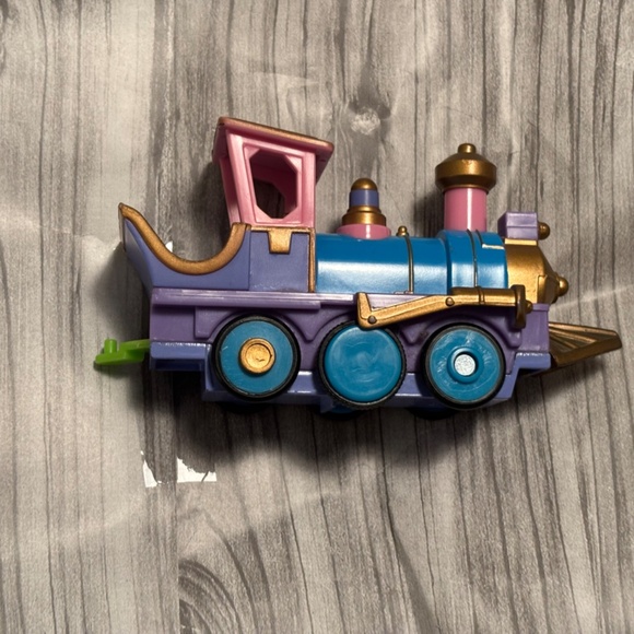 Vintage Disney Magic Kingdom Playset- 9 Figures, Working Train & Sounds - Picture 12 of 17